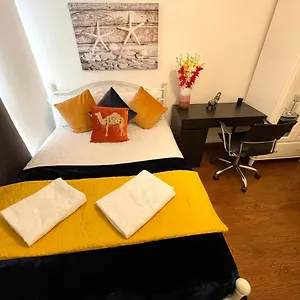 london-stratford-luxury-house-5-minutes-walk-station.brighton-hotels-england.com/