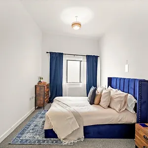 luxury-london-canary-wharf-2-bed-apt.cambridgehotelsuk.com/